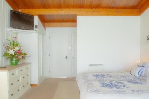 Chalet with Spa Bath