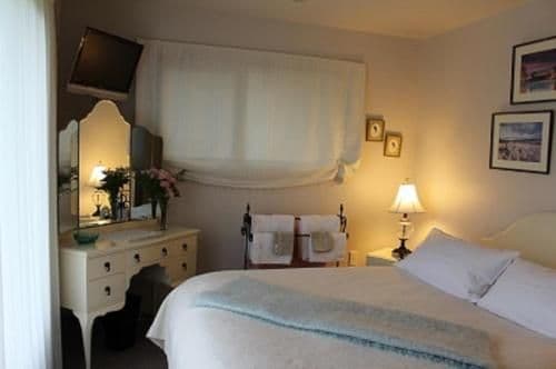 Queen Room with Garden View