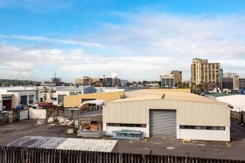 Miami in the heart of Manukau! (Miami in the Heart of Manukau)2