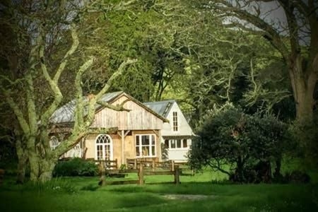 Rosemantic Cottage0