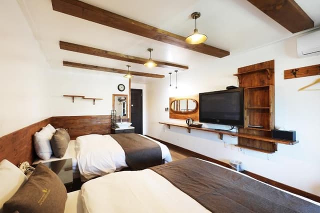 FAMILY ROOM DELUXE