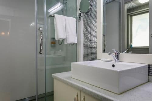 Economy Queen Studio Poolside - Ground Floor