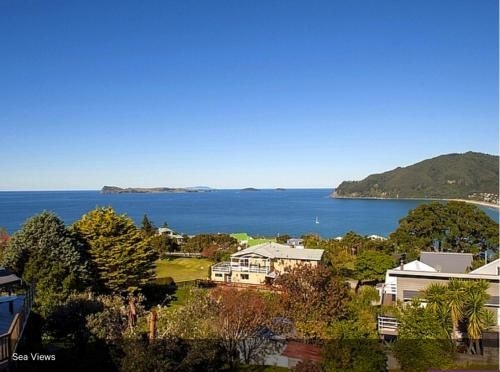 Pretty on Tairua Holiday Home0