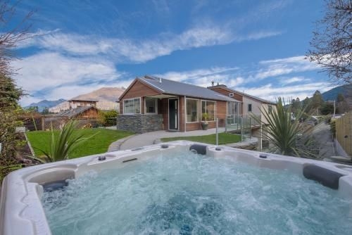 Central Queenstown Luxury Hideaway0