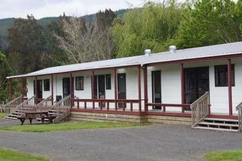 Family Cabin with Shared Bathroom - Pukunui