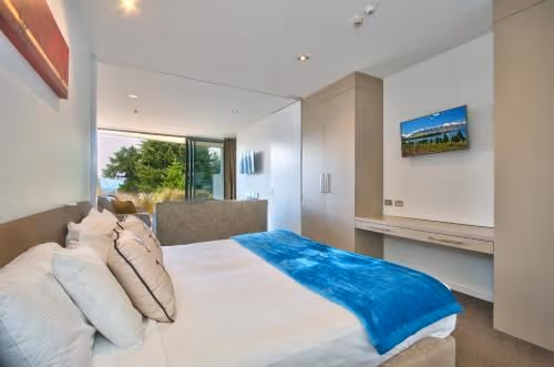 Apartment with Lake View