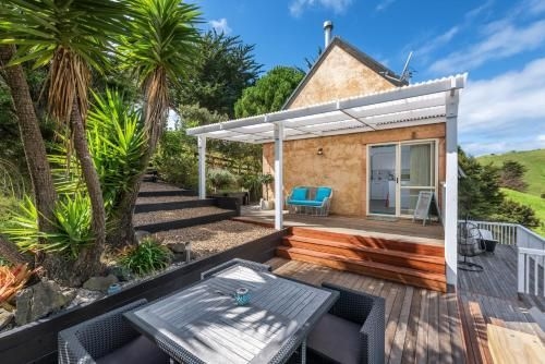 Woodside Bay Cottage - Waiheke Holiday Home4