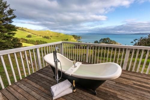 Woodside Bay Cottage - Waiheke Holiday Home0