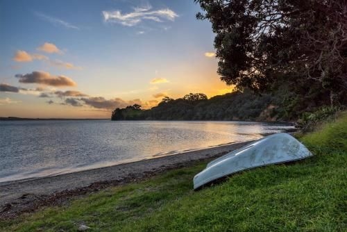 Woodside Bay Cottage - Waiheke Holiday Home3