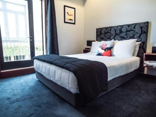 Queen Studio with Private Bathroom