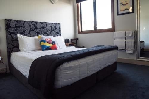 Queen Studio with Private Bathroom
