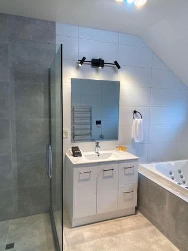 Deluxe Four Bedroom Spa Apartment