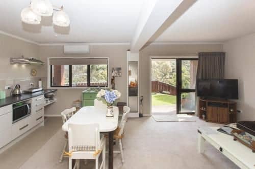 RUSTIC RETREAT ON RUSKIN RUSTIC RETREAT ON RUSKIN