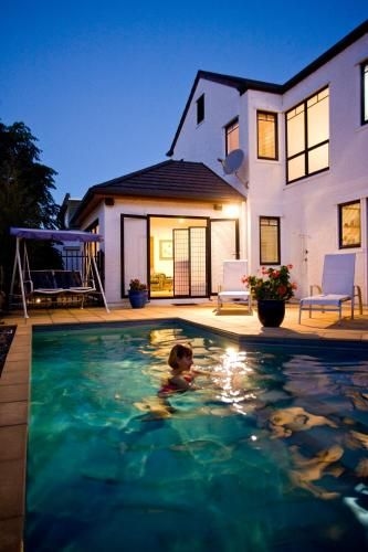 East West Studio (East West Studio Apartments)0