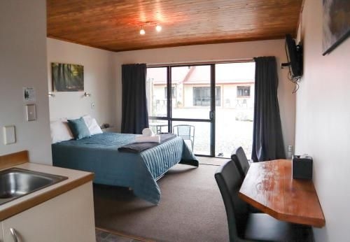 Pinewood Motels1