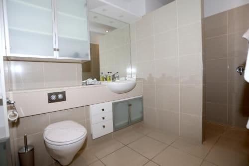 Oxley One-Bedroom Apartment with Marina Views