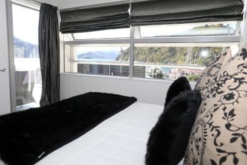 Oxley One-Bedroom Apartment with Marina Views