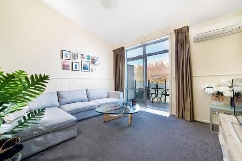 Apartment with Lake View