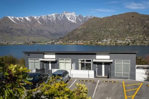 Apartment with Lake View