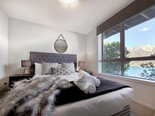 Apartment with Lake View