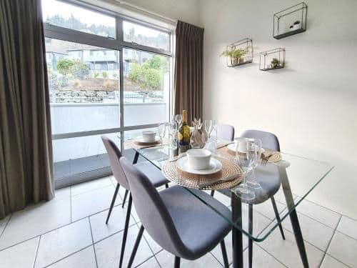 Apartment with Lake View