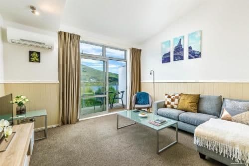 Apartment with Lake View