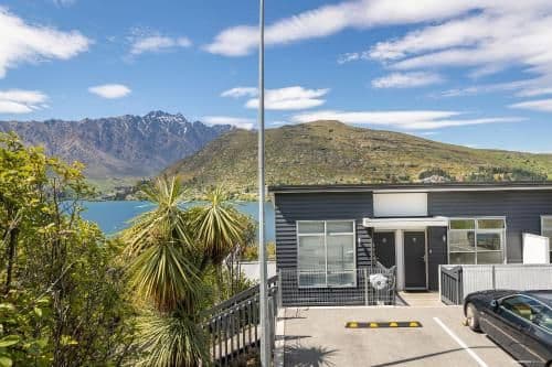 Apartment with Lake View