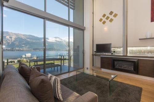 Lakeshore Springs Apartments0