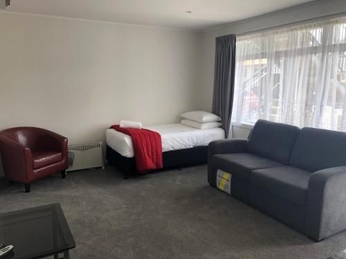 Ambassador Motor Inn0