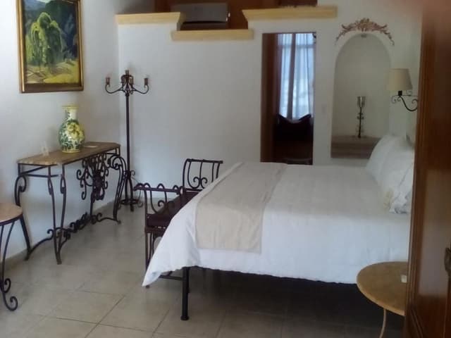 SUITE POOL VIEW KING BED