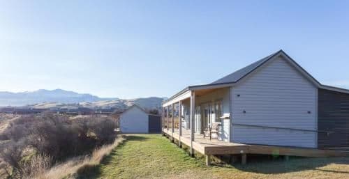 Cottage with Mountain View