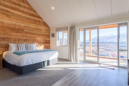 Cottage with Mountain View