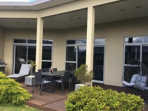 Luxury on Howden - Te Anau Holiday Home4