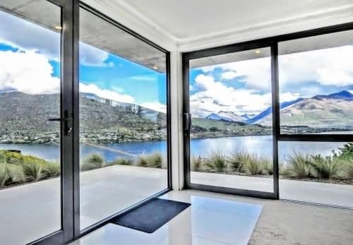 Apartment with Lake View