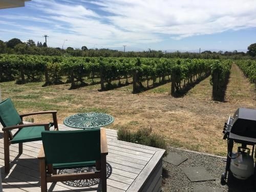 Tuki Vineyard Cottage0