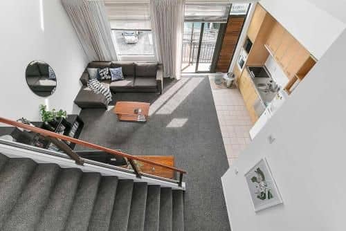 Roomy High-Ceiling Loft Apartment - Free Parking! Roomy High-Ceiling Loft Apartment - Free Parking!