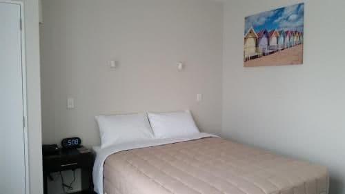 Queen Studio (2 Adults)