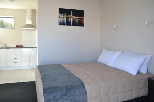Queen Studio (2 Adults)