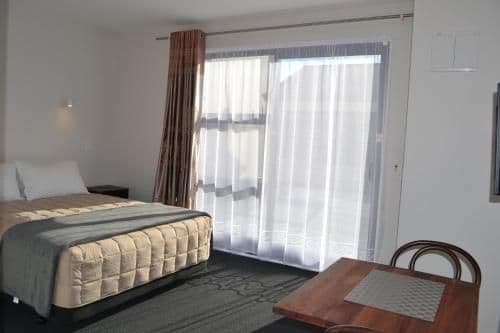 Queen Studio (2 Adults)