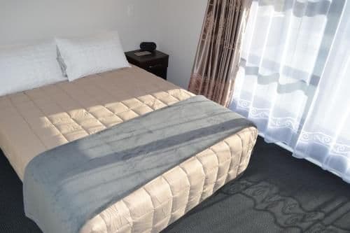 Queen Studio (2 Adults)