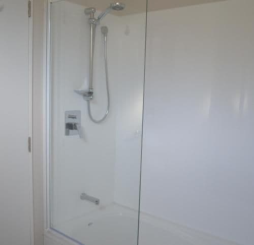 Queen Studio with Bath (2 Adults)