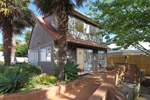 Oneroa Chalet0