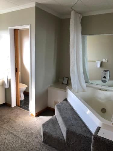 Two-Bedroom Apartment with Spa Bath