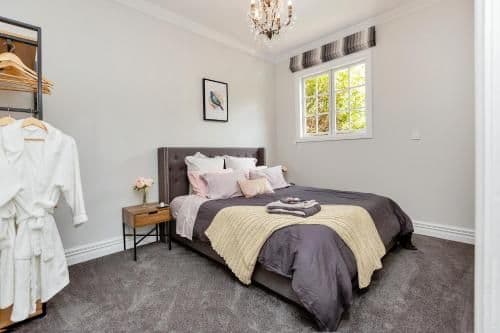 Deloraine Cottage - luxury accommodation near Abbey Caves