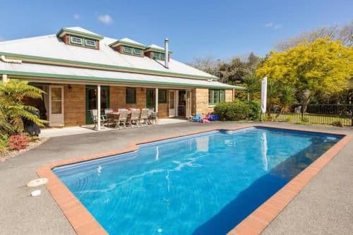 Deloraine Cottage - luxury accommodation near Abbey Caves