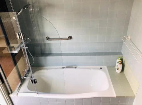 Deluxe Queen Room with Bathtub
