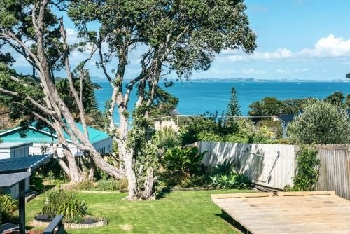 Pohutukawa Cottage, Waiheke Island0
