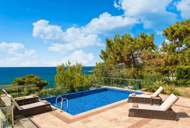 VILLA THREE BEDROOMS