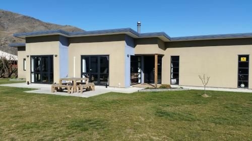 Court on Dunstan0