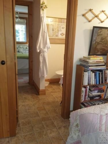 Bumblebee Cottage3